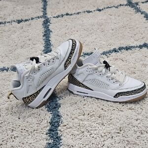 Nike Jordan Kids Sneakers White and Gold Size 5